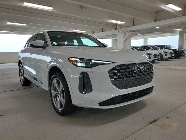 2025 Audi Q5 Premium Plus photo 2