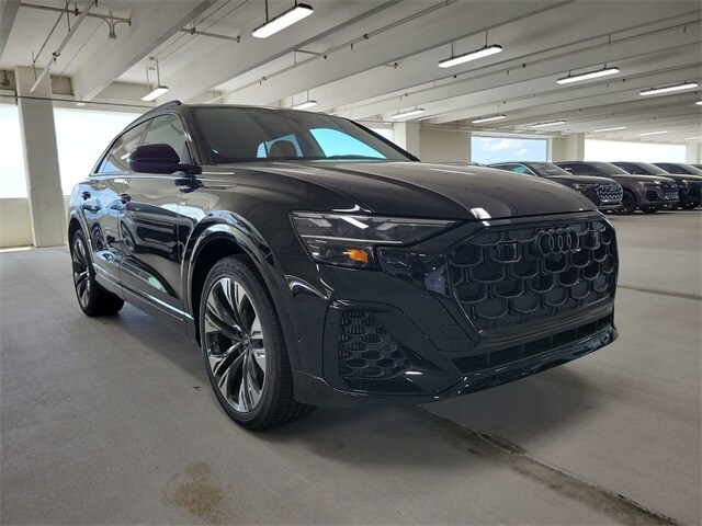 2025 Audi Q8 55 Premium Plus photo 2