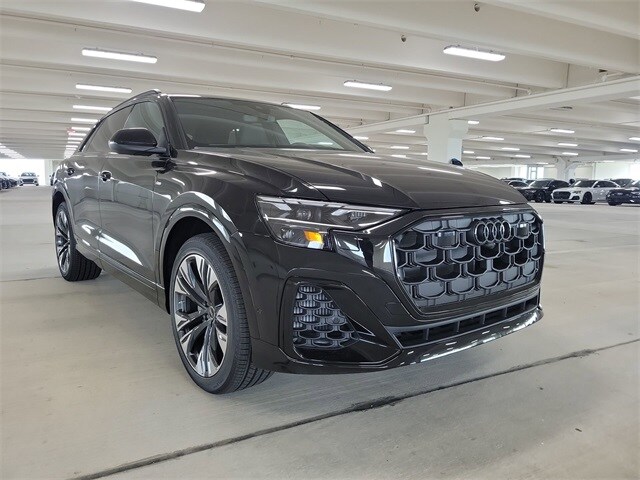 2025 Audi Q8 55 Premium Plus photo 2