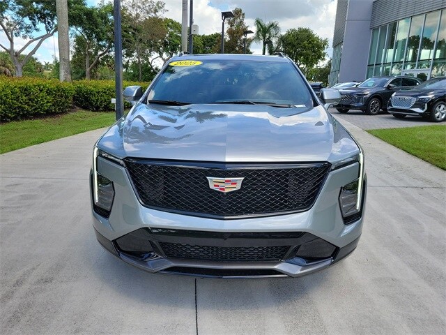 2025 Cadillac XT4 Sport photo 3