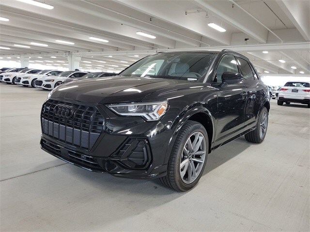 2025 Audi Q3 45 TFSI S line Premium photo 4
