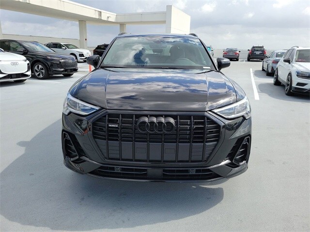 2025 Audi Q3 45 TFSI S line Premium photo 3