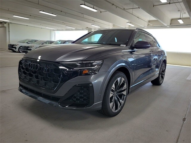 2025 Audi Q8 55 Premium Plus photo 4