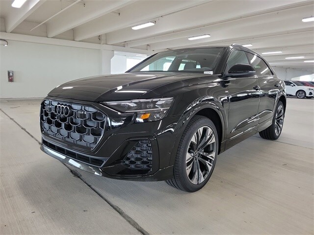 2025 Audi Q8 55 Premium Plus photo 4