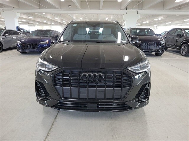 2025 Audi Q3 45 TFSI S line Premium photo 3