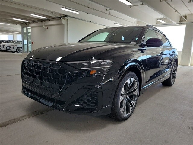 2025 Audi Q8 55 Premium Plus photo 4