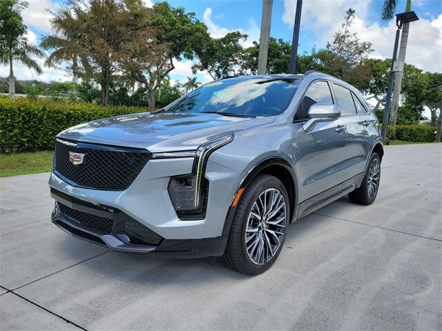 2025 Cadillac XT4 Sport photo 4