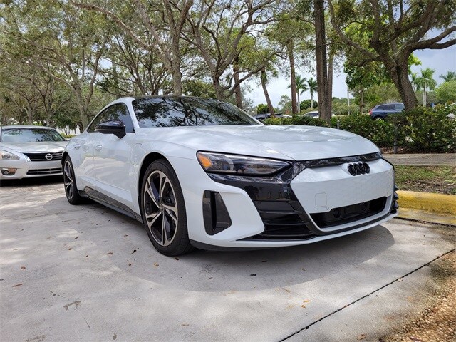 2023 Audi e-tron GT Premium Plus photo 2