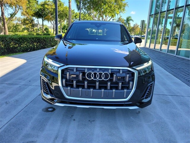 2025 Audi Q7 55 Premium Plus photo 3