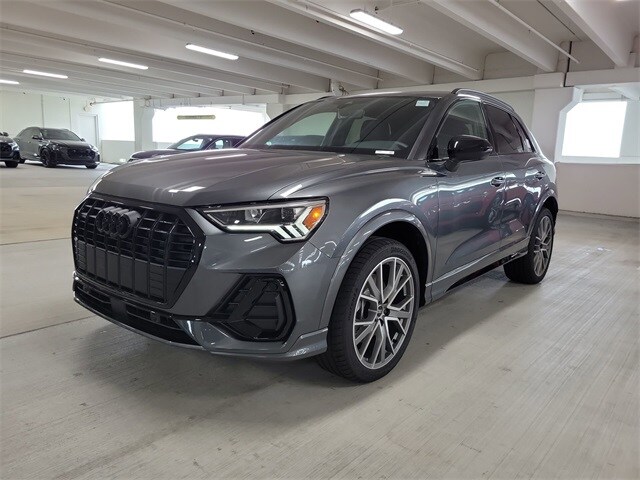 2025 Audi Q3 45 TFSI S line Premium Plus photo 4