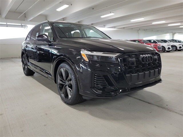 2025 Audi Q7 55 Premium Plus photo 2