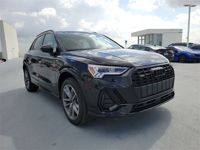2025 Audi Q3 45 TFSI S line Premium photo 2