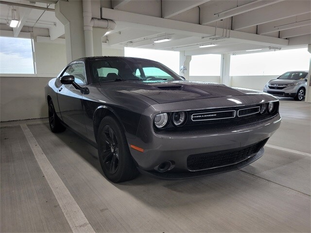 2019 Dodge Challenger SXT photo 2