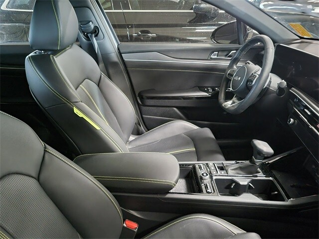 2025 Kia K5 GT photo 3
