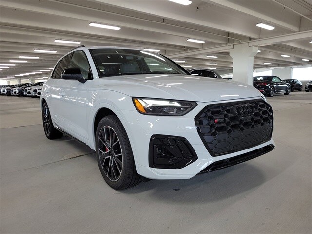 2025 Audi SQ5 Premium Plus photo 2