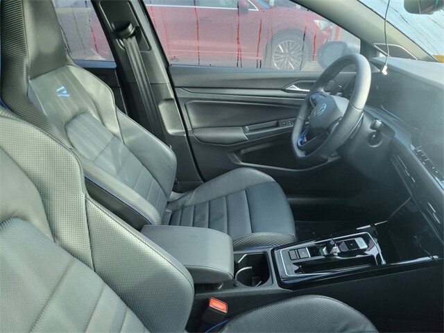 2023 Volkswagen Golf R photo 2