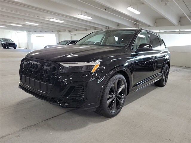 2025 Audi Q7 55 Premium Plus photo 4