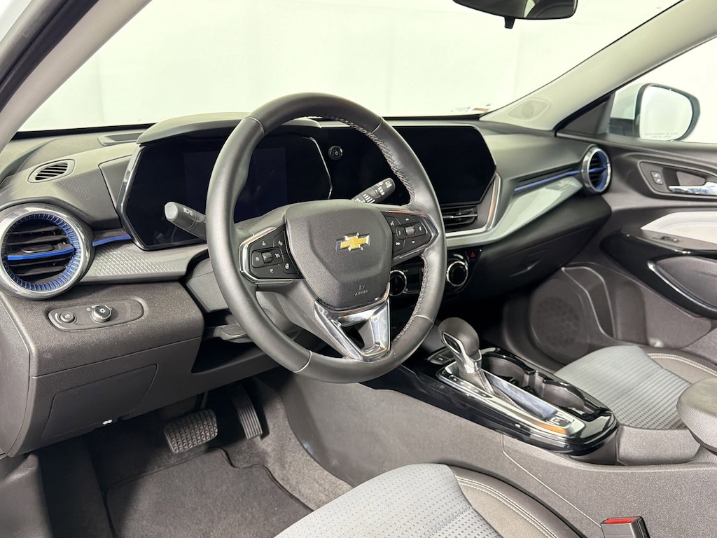 Used 2025 Chevrolet Trax LT SUV