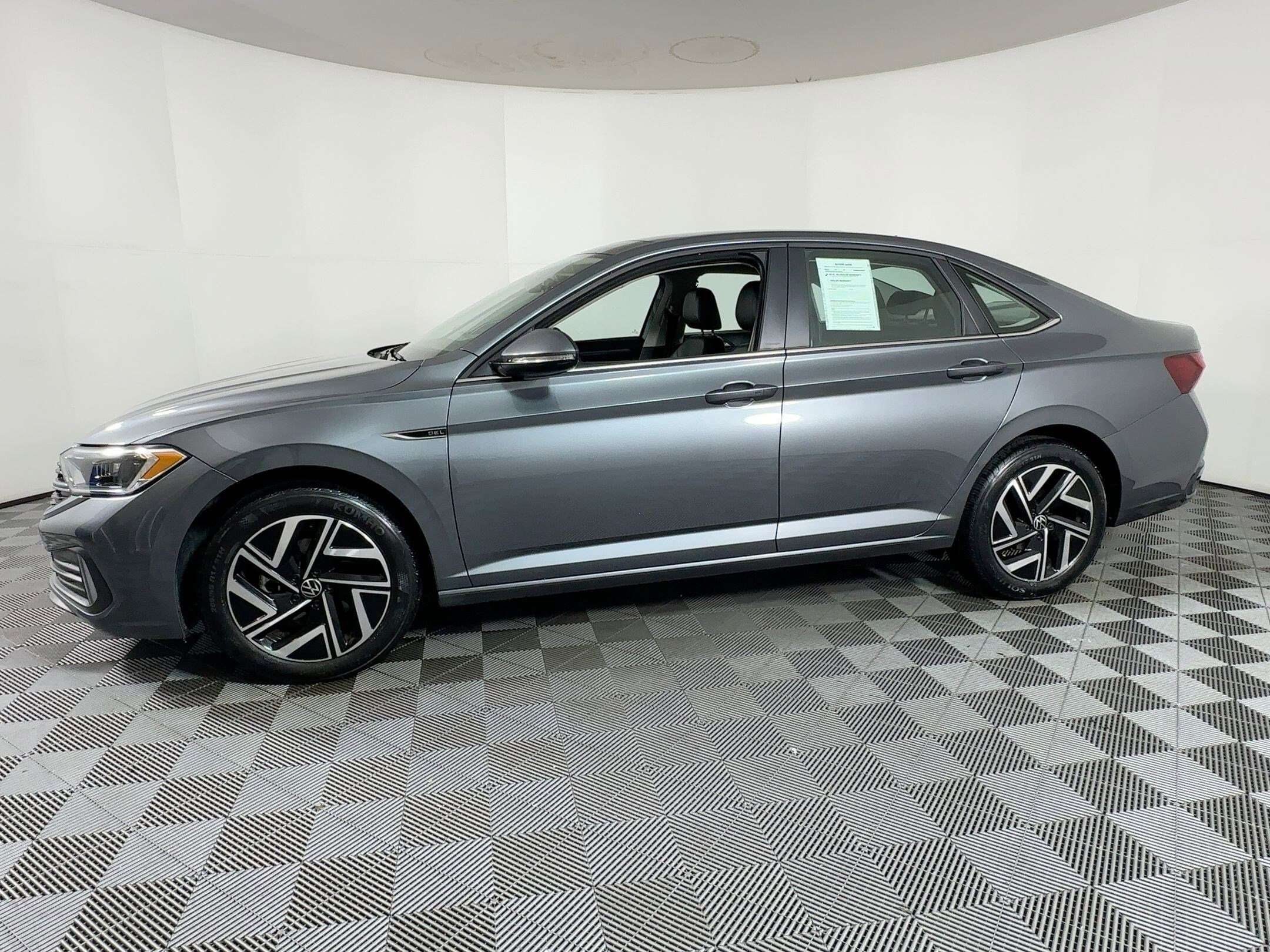 2023 Volkswagen Jetta 1.5T SEL photo 2