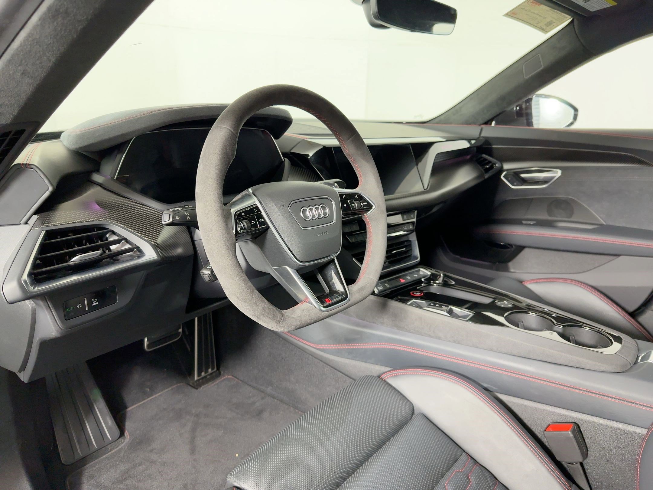 2022 Audi RS e-tron GT Base photo 2