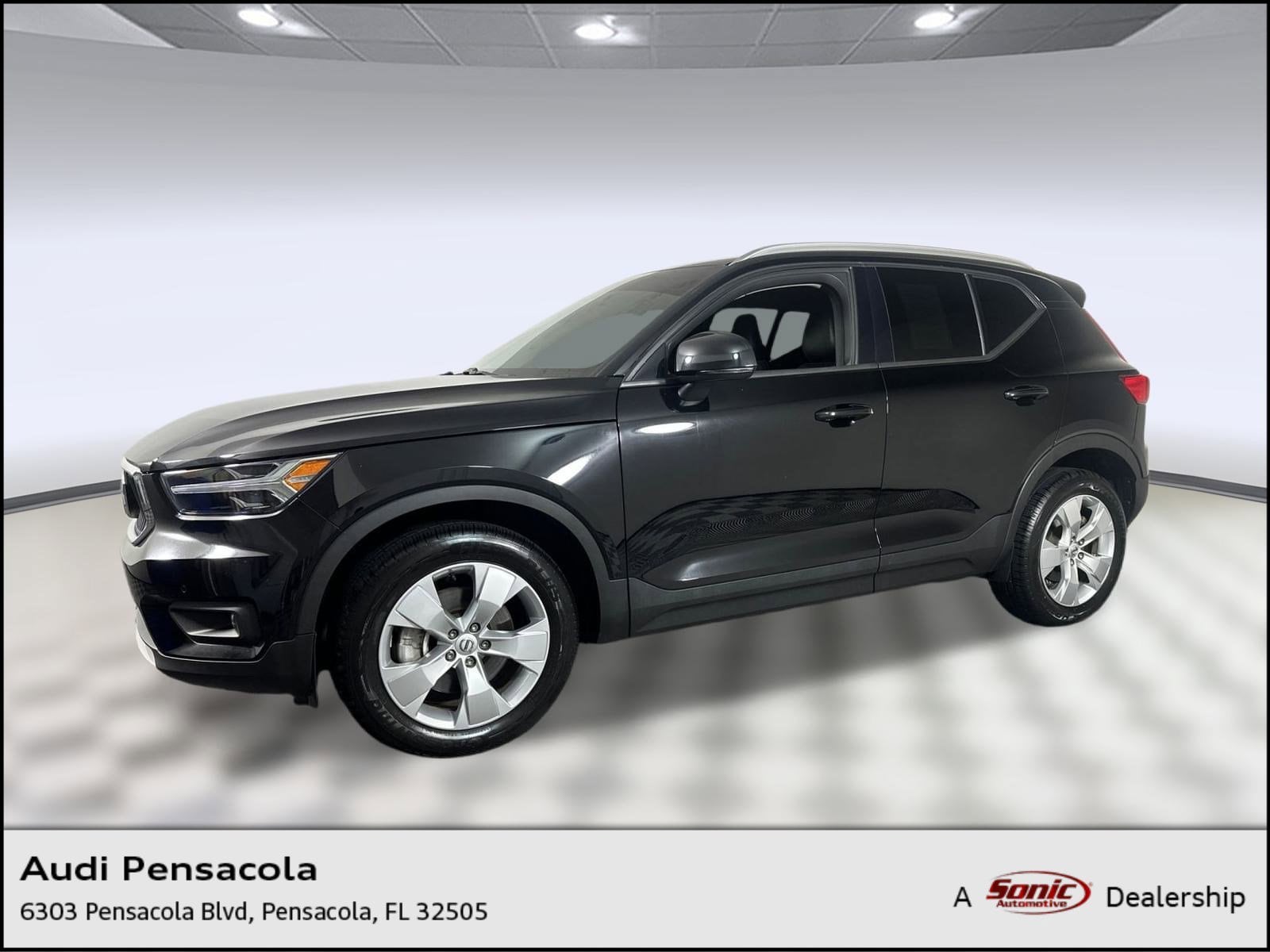 2022 Volvo XC40 Momentum