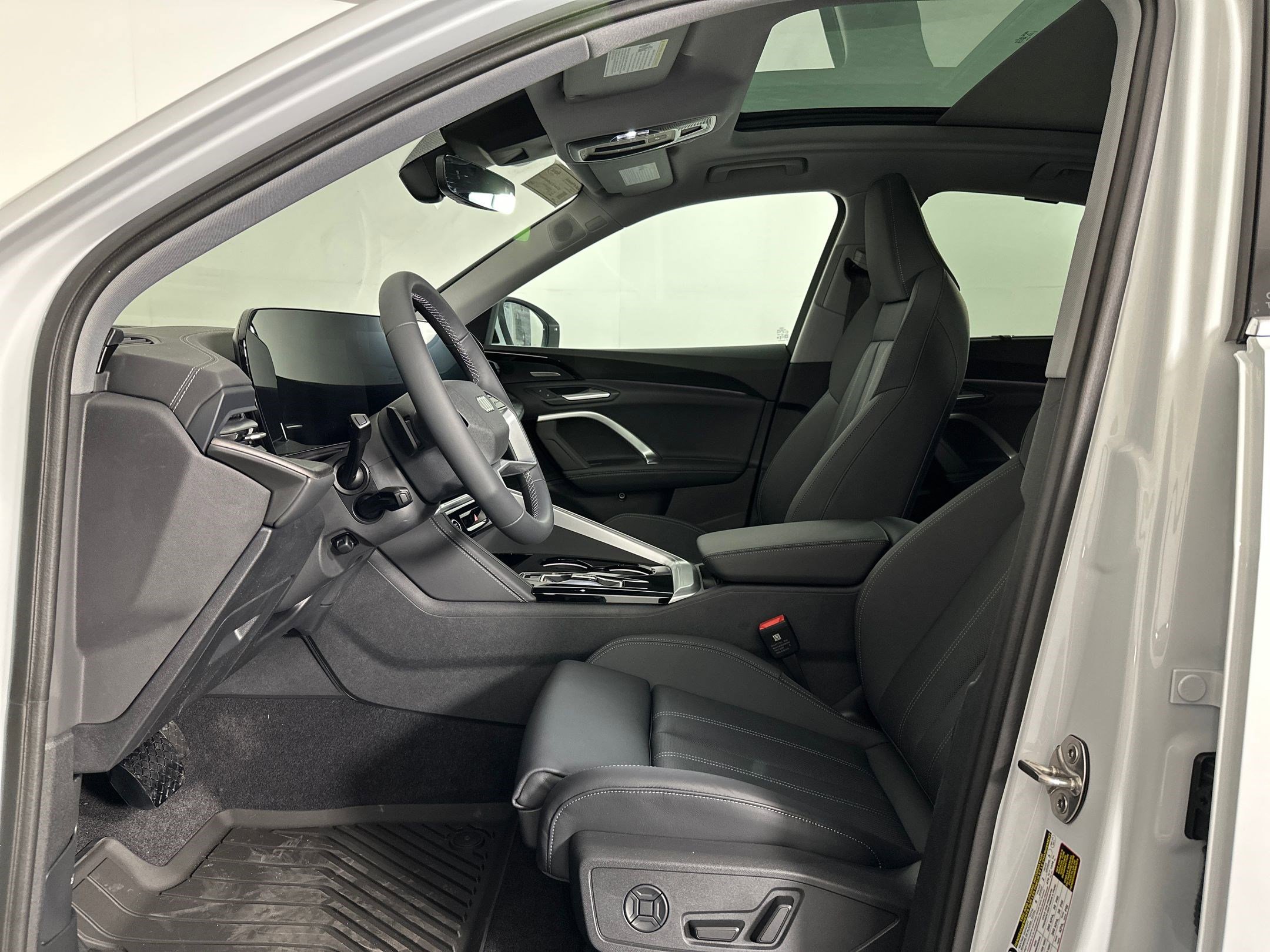 2025 Audi Q5 Sportback 2.0T Premium Plus photo 4