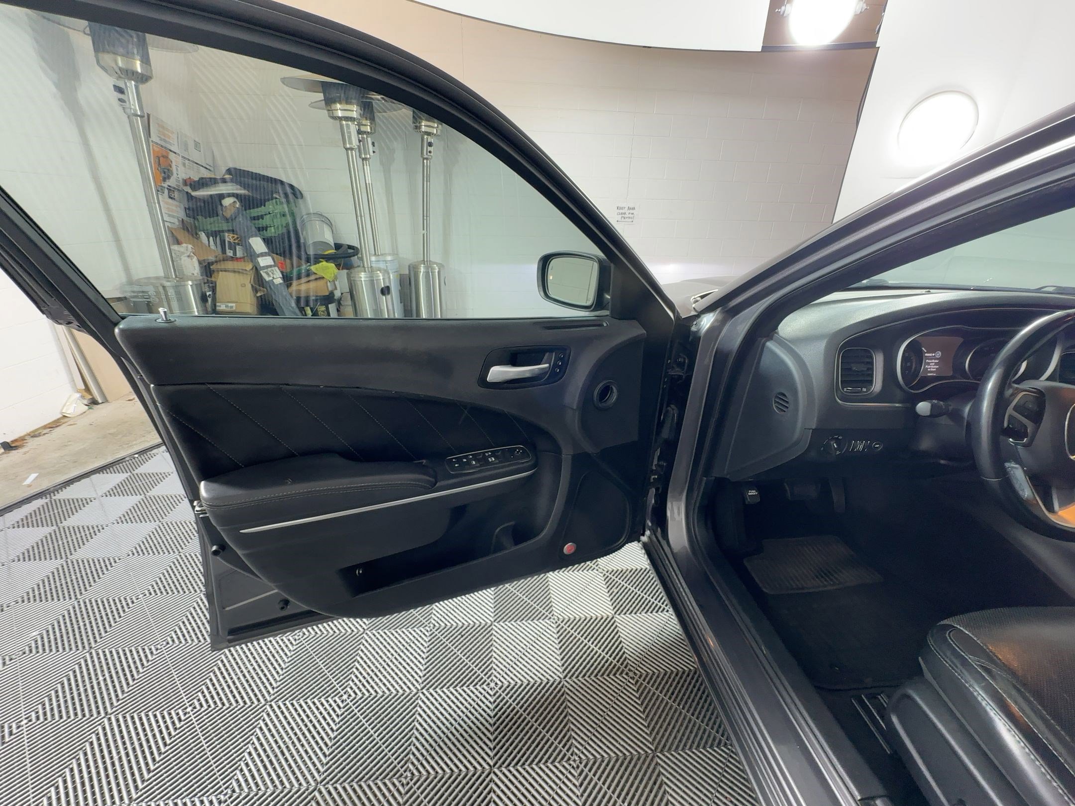 2018 Dodge Charger SXT Plus photo 4