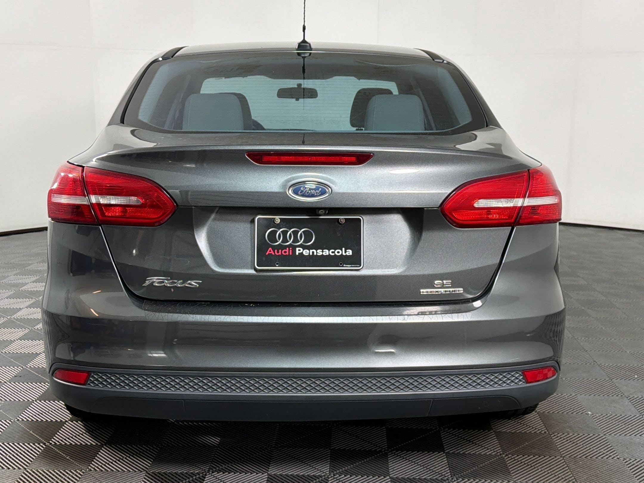 Focus SE Sedan