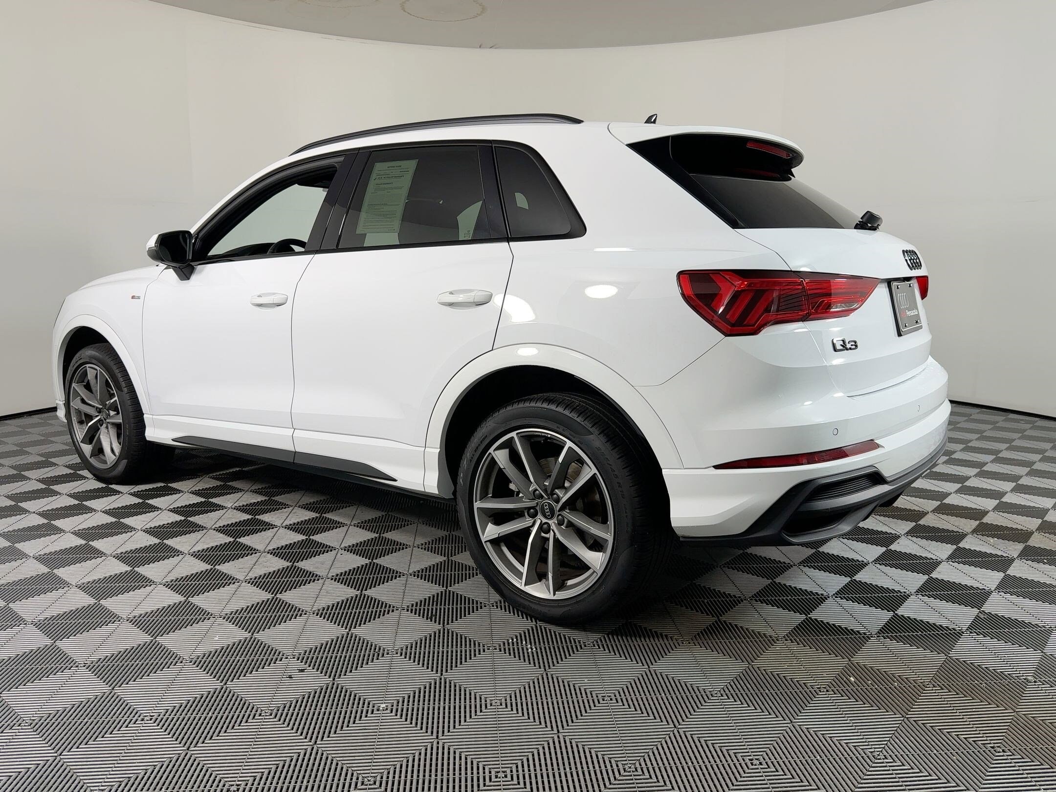 2025 Audi Q3 45 TFSI S line Premium photo 2