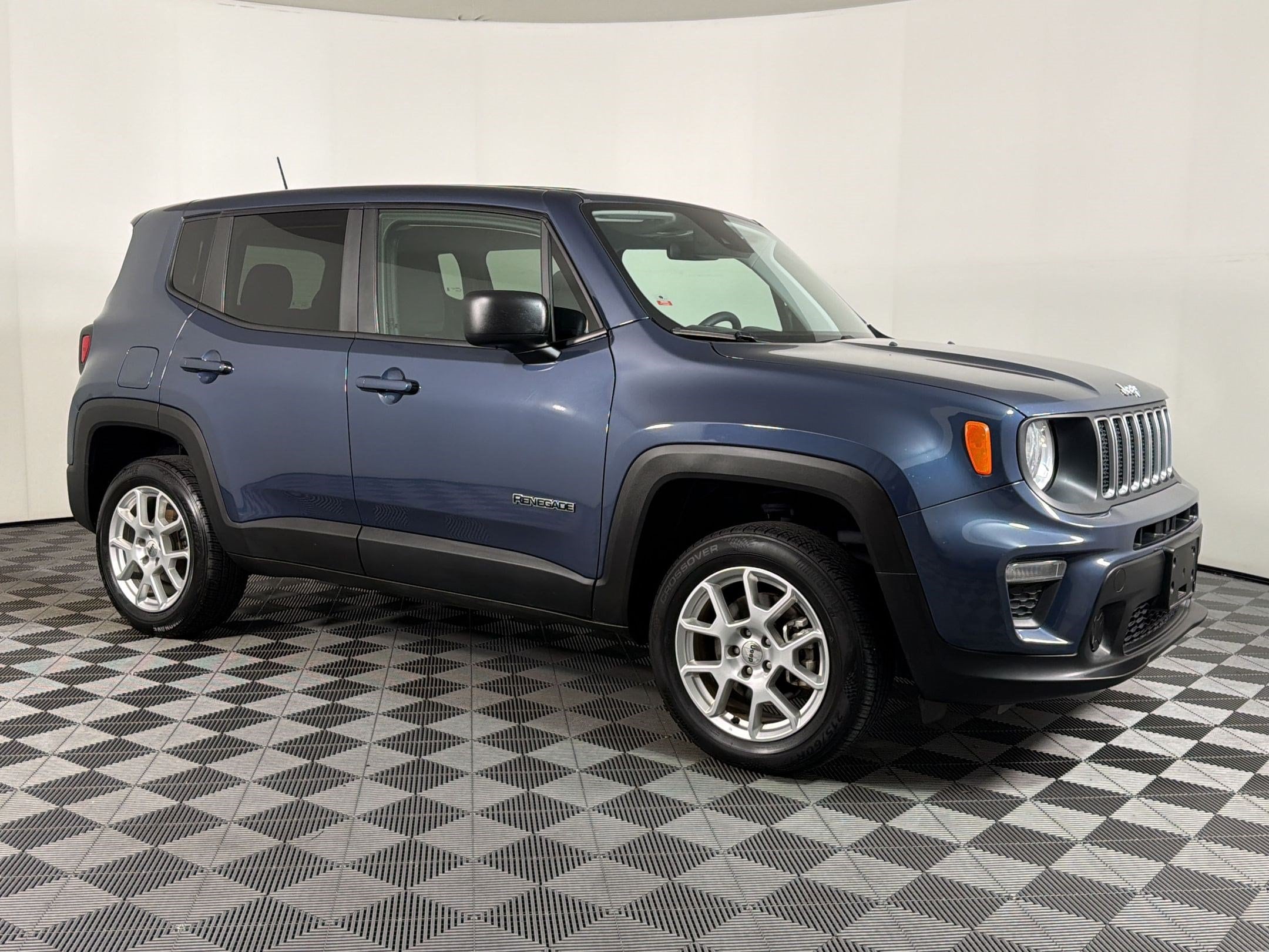 Renegade Latitude SUV