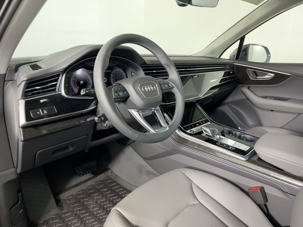 New 2025 Audi Q7 55 Premium Plus SUV