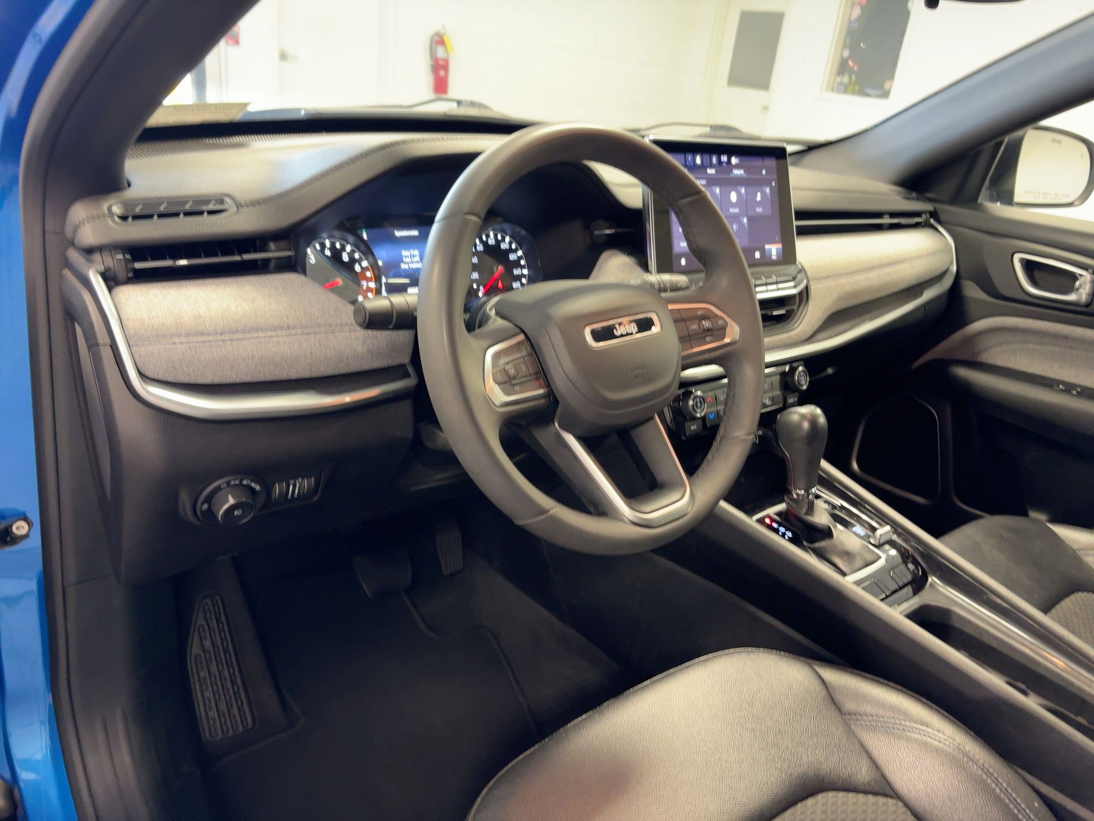 2024 Jeep Compass Latitude photo 3