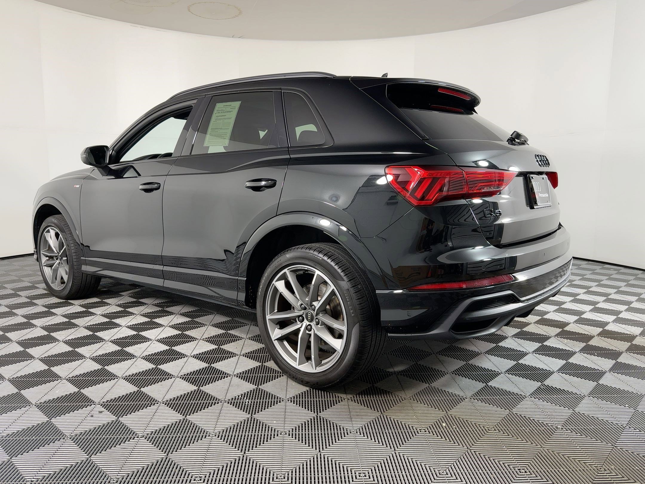 2024 Audi Q3 45 TFSI S line Premium Plus photo 2