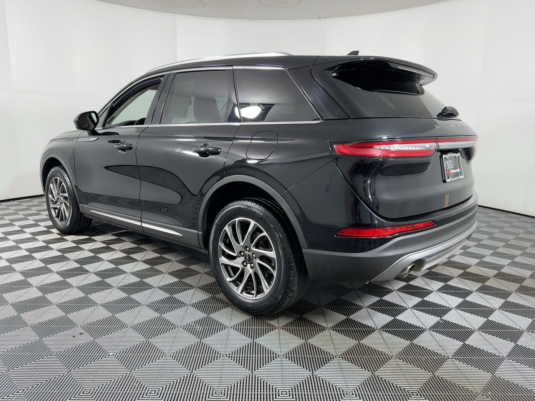 2021 Lincoln Corsair Standard photo 3