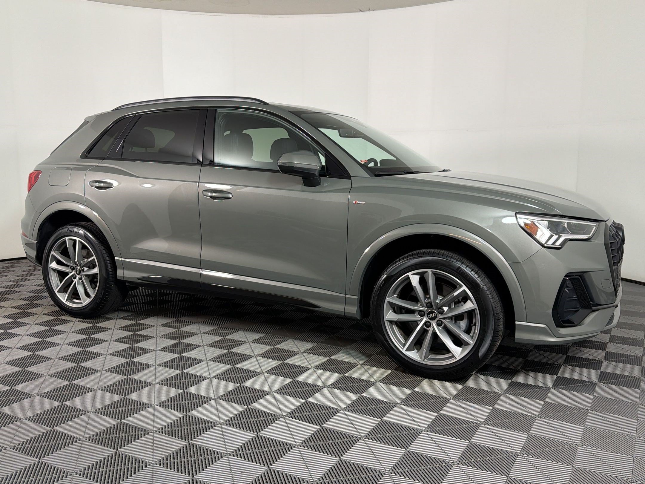 Q3 45 S Line Premium SUV
