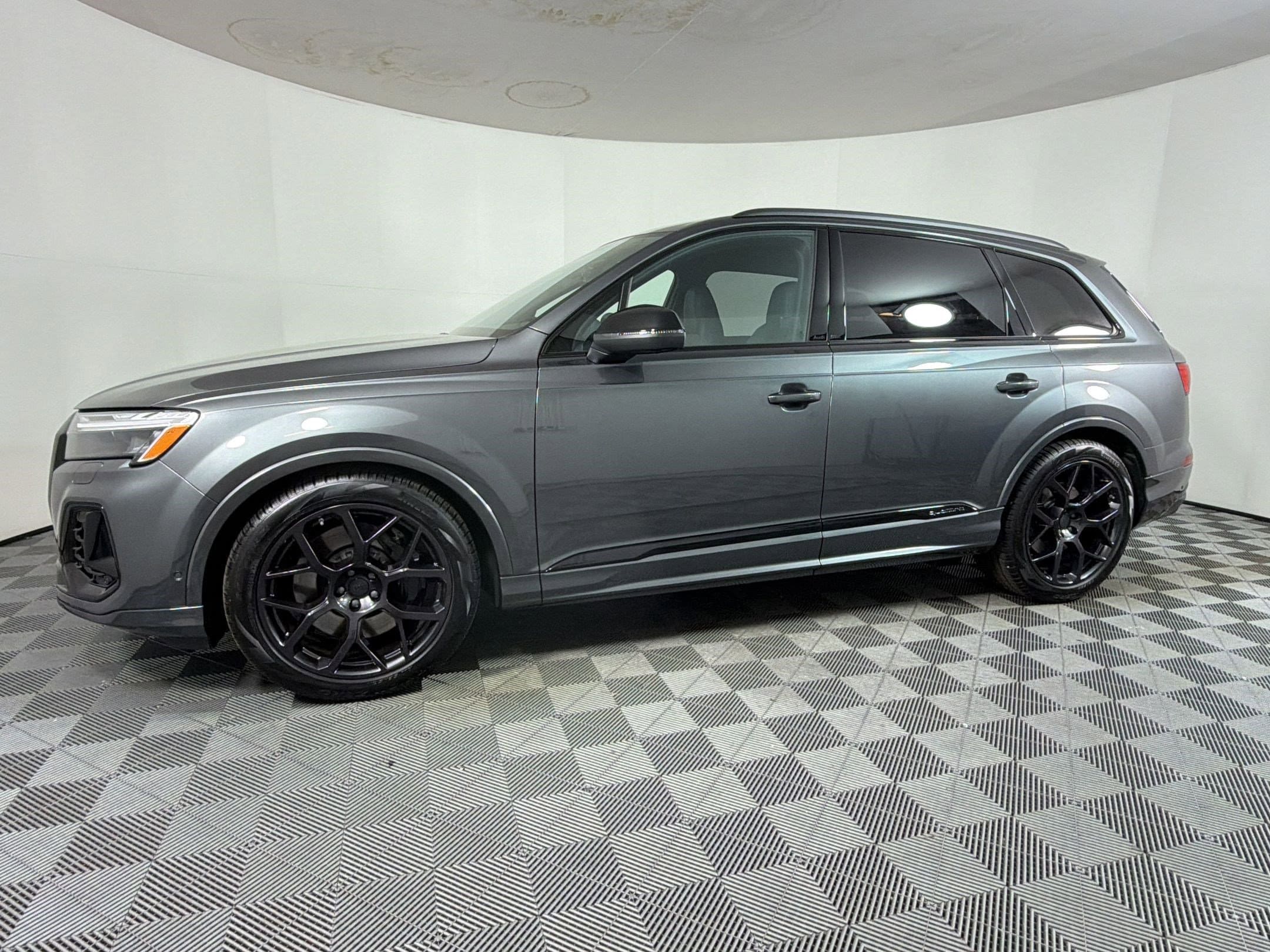 SQ7 Premium Plus SUV
