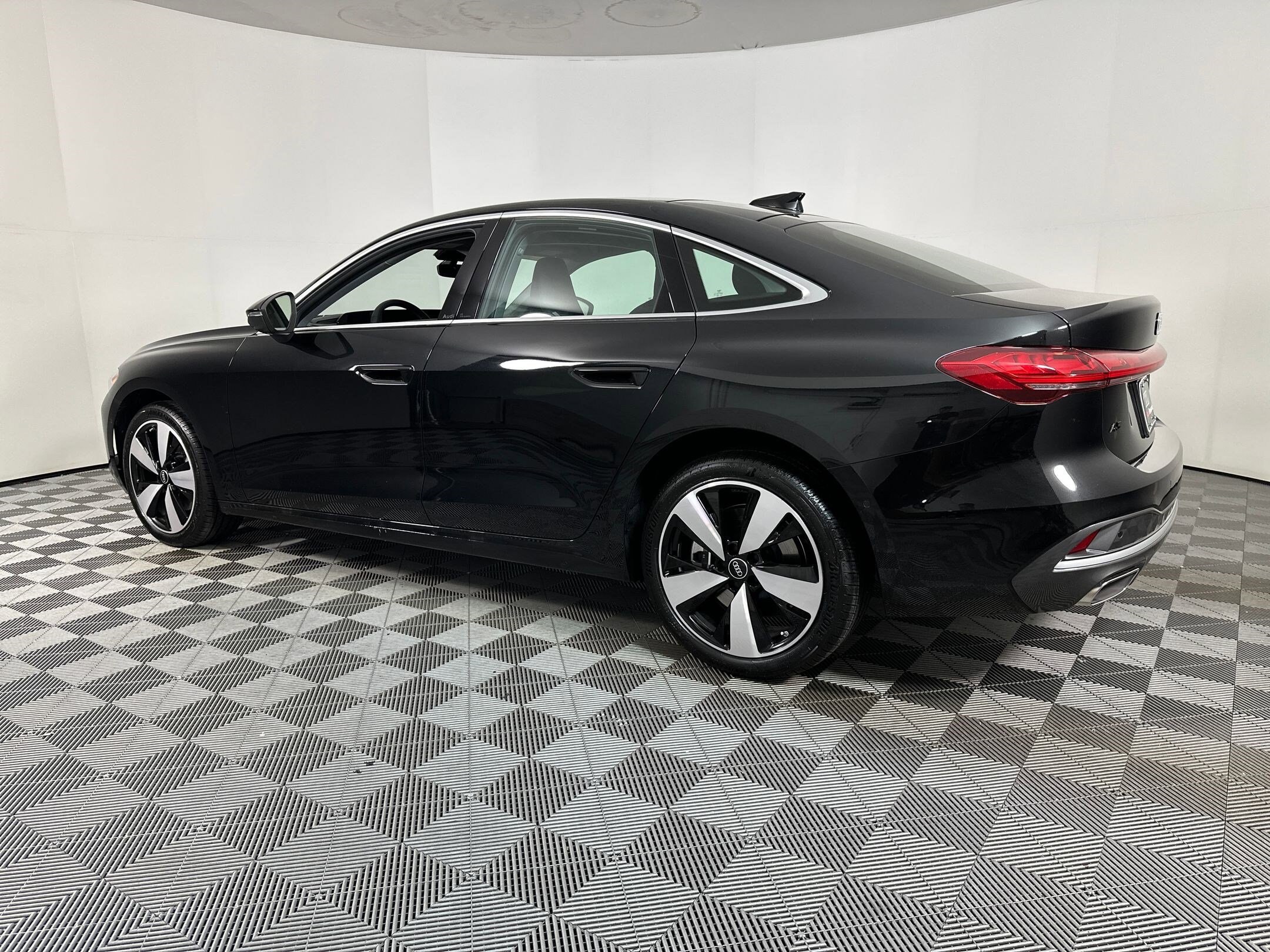 2025 Audi A5 2.0T Prestige photo 2