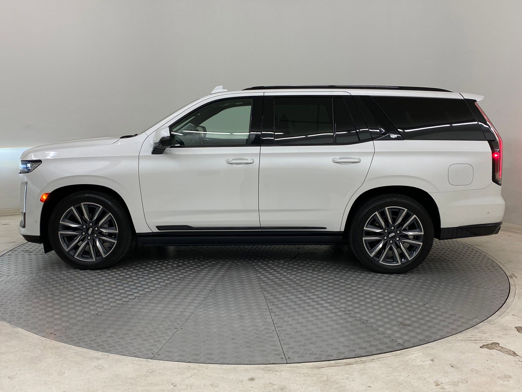 2023 Cadillac Escalade Sport Platinum photo 2