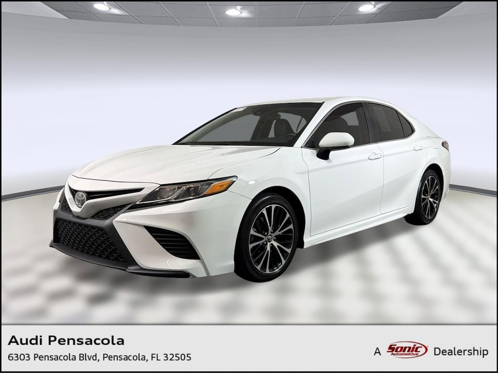Used 2018 Toyota Camry SE Sedan