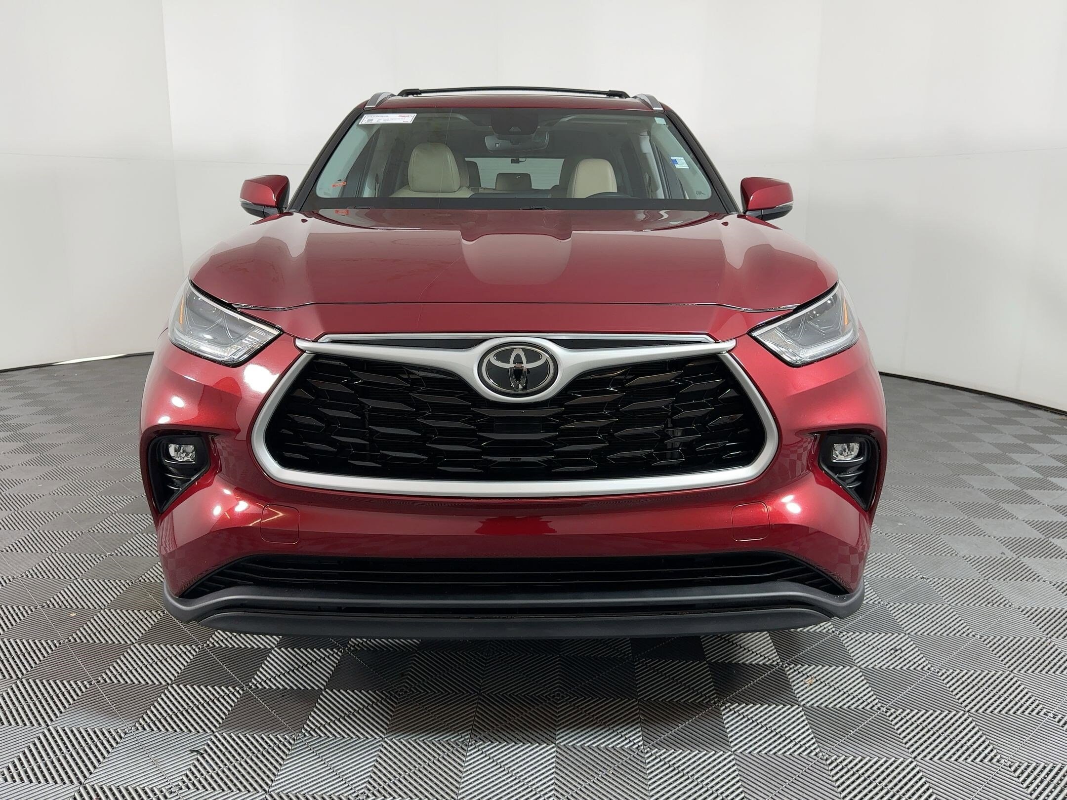 2021 Toyota Highlander XLE photo 3