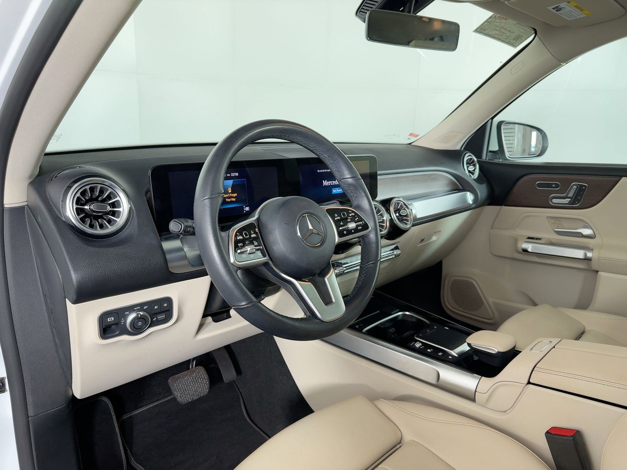 2023 Mercedes Benz GLB 250 photo 3