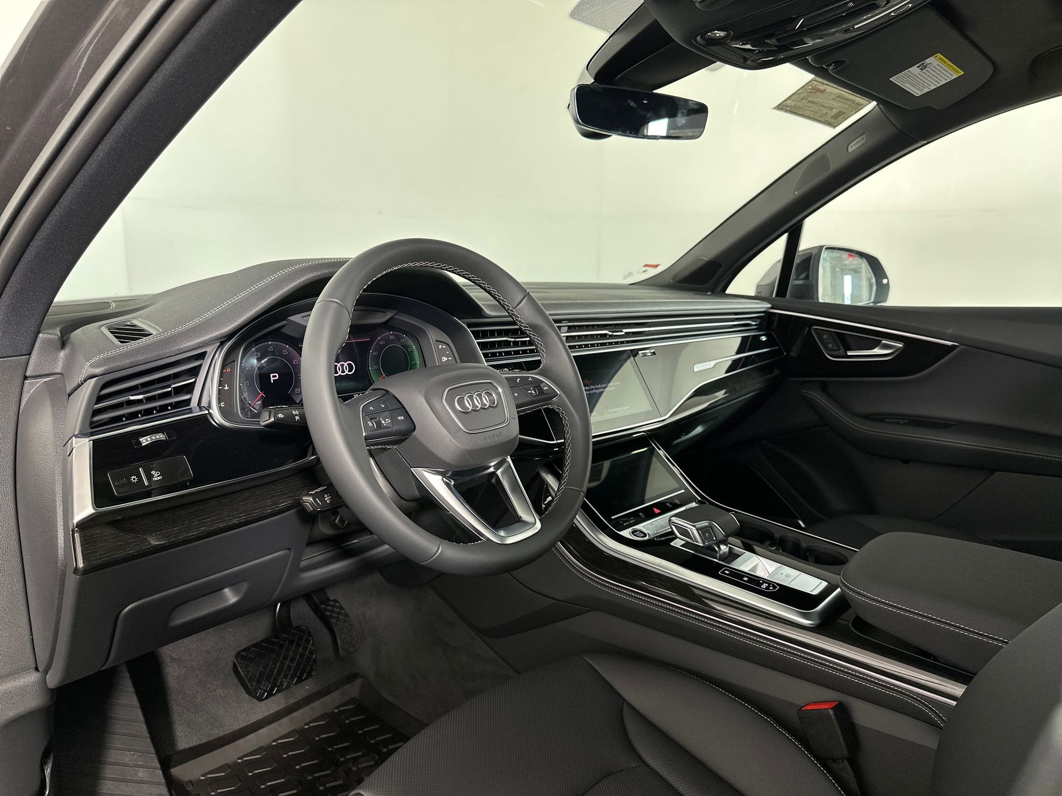 2025 Audi Q7 55 Premium Plus photo 3