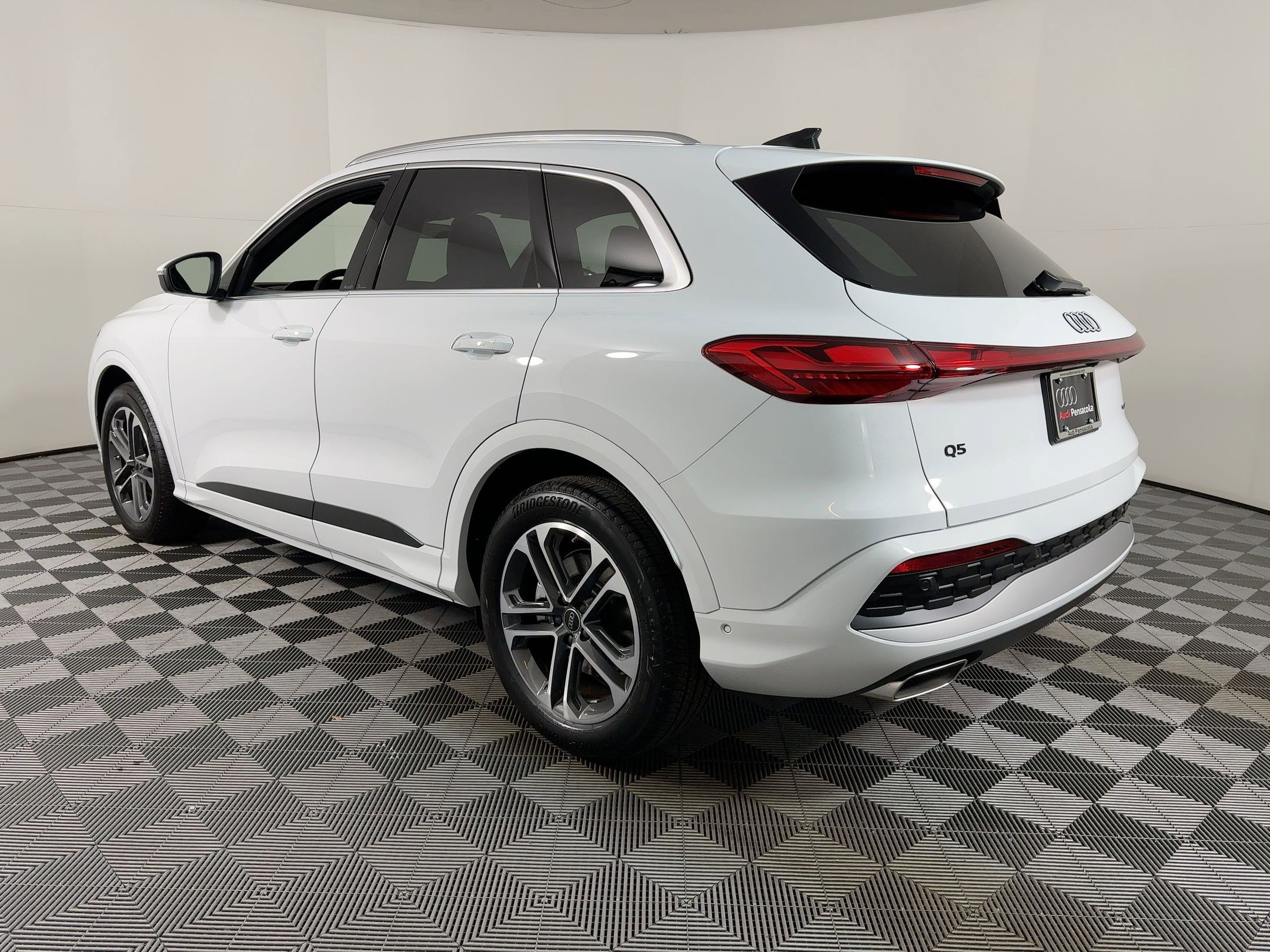 2025 Audi Q5 2.0T Prestige photo 3