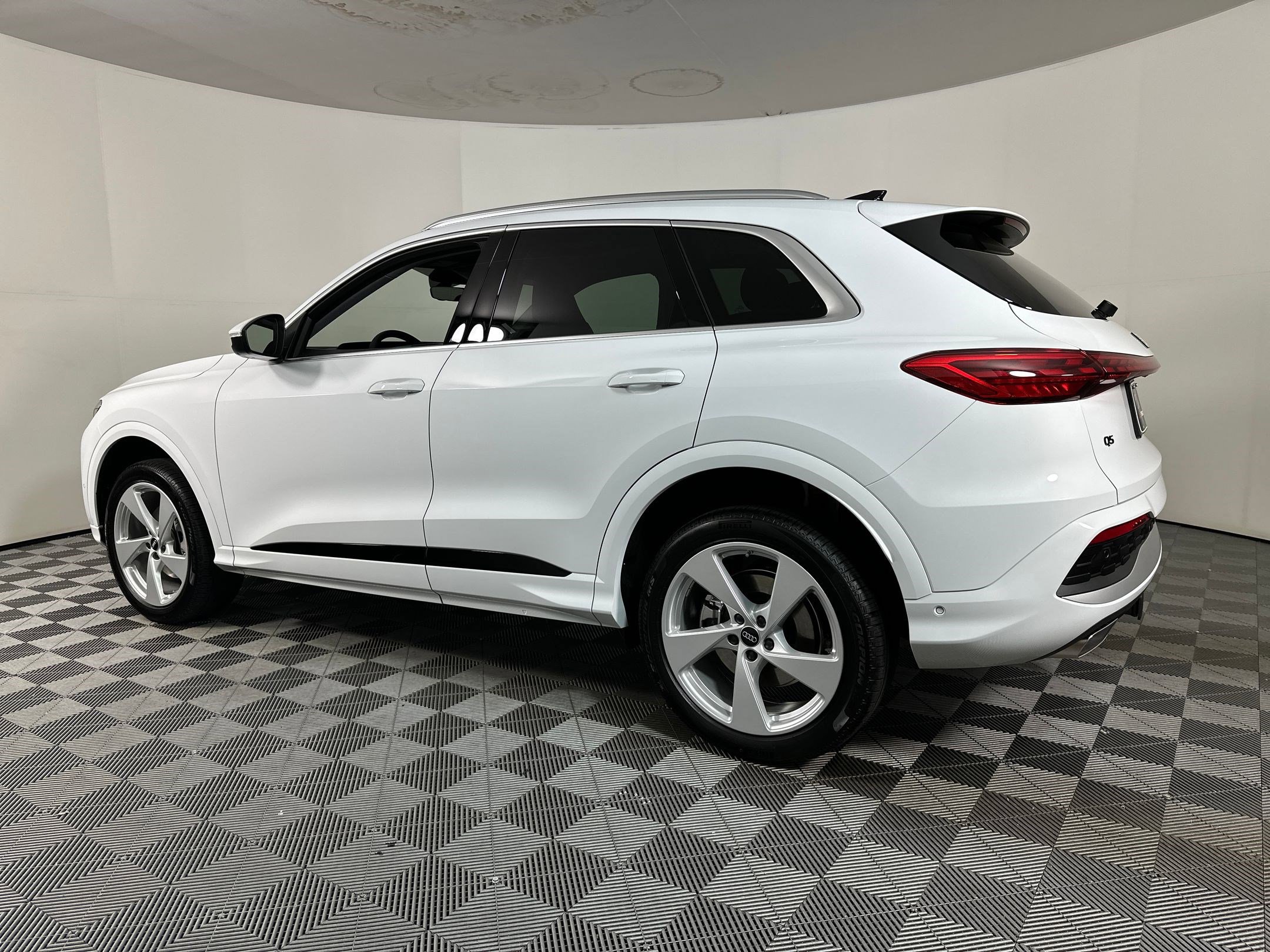 2025 Audi Q5 2.0T Premium Plus photo 2