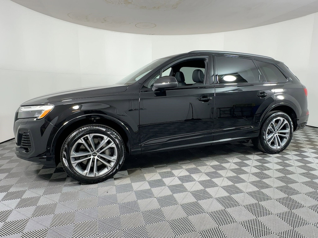 New 2026 Audi Q7 45 Premium SUV