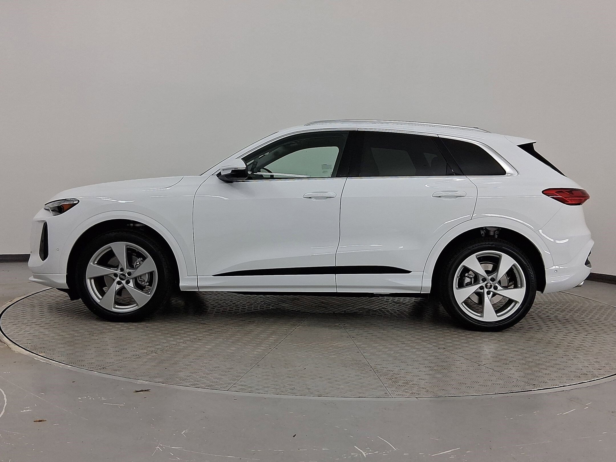 2025 Audi Q5 2.0T Prestige photo 2