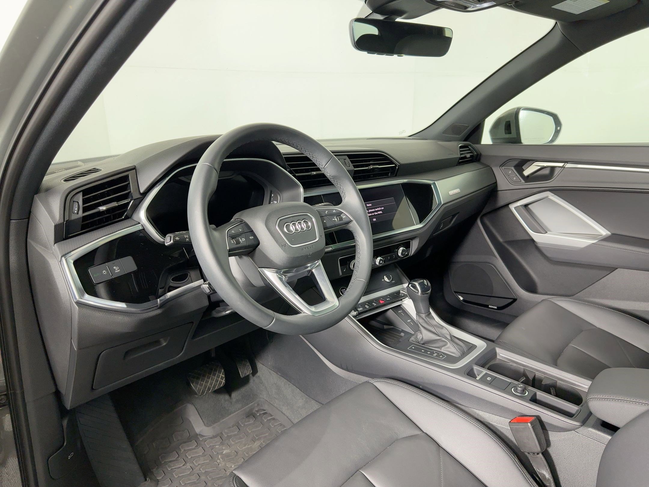 2025 Audi Q3 45 TFSI S line Premium photo 3