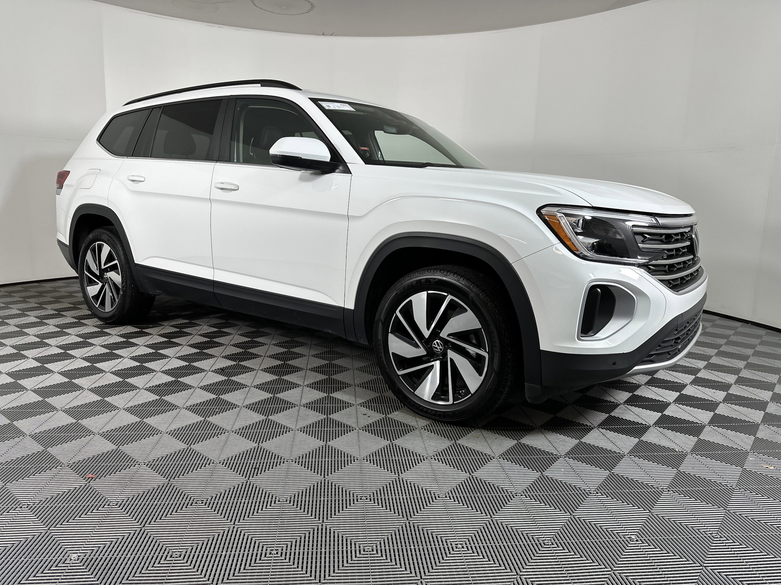 Used 2024 Volkswagen Atlas SE w/Tech with VIN 1V2WR2CA7RC536843 for sale in Pensacola, FL