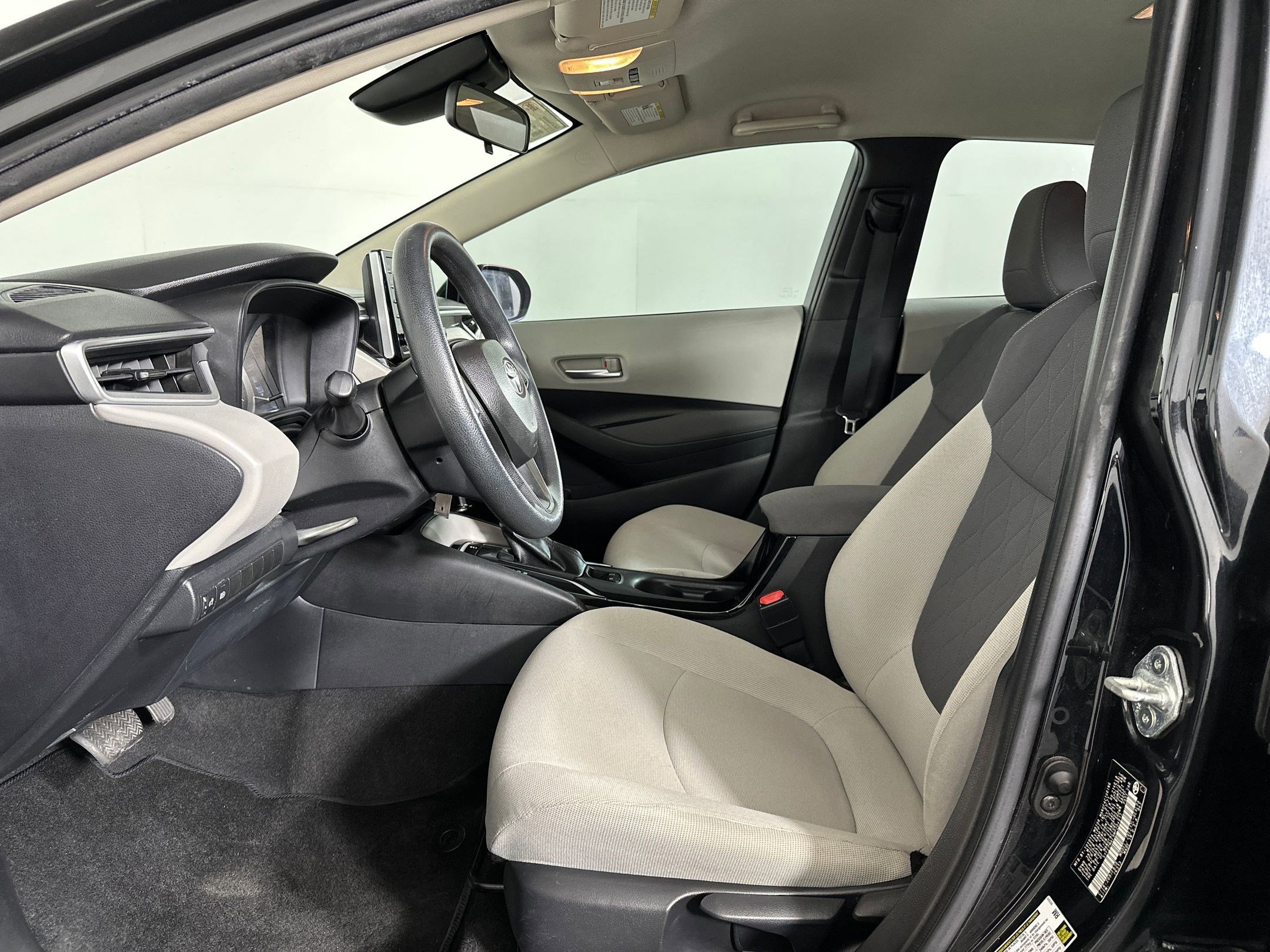 2021 Toyota Corolla LE photo 4
