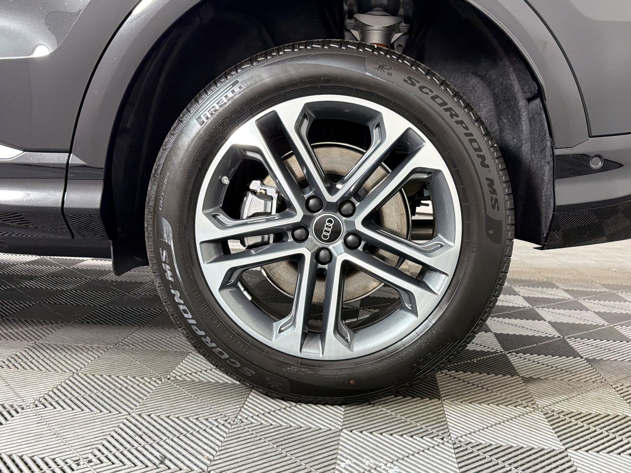 Q5 Sportback Premium Plus SUV